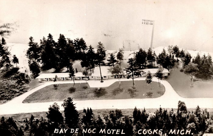 Motel Bay De Noc - Postcard (newer photo)